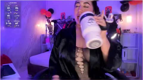 Cloe  online show from October 29, 2025, 4:59 am