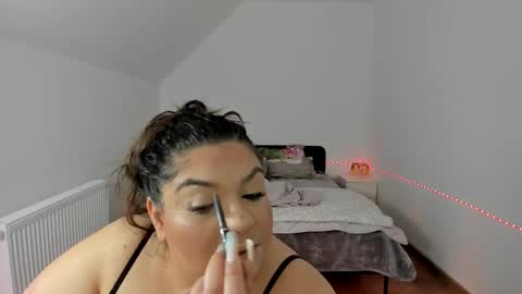 Snapshot of bbwevva chatting on October 27, 2025, 2:32 pm EvaEmi online show from October 27, 2025, 2:32 pm