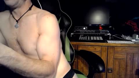 bchillin28 online show from January 14, 2026, 5:02 am