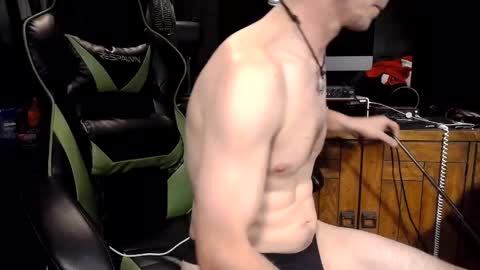 bchillin28 online show from April 5, 2026, 2:53 am