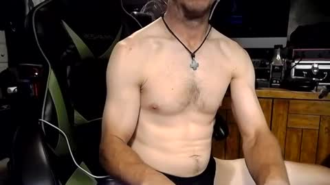 bchillin28 online show from June 19, 2026, 7:39 pm