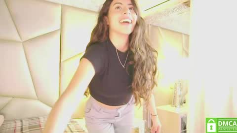 Snapshot of be_curiouss_ chatting on May 2, 2026, 12:21 pm Helena Evan online show from May 2, 2026, 12:21 pm