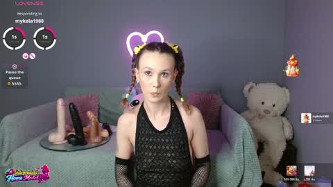 Snapshot of bea_doll chatting on April 7, 2026, 10:20 pm Bea online show from April 7, 2026, 10:20 pm