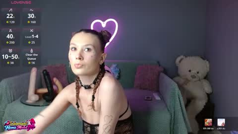 Snapshot of bea_doll chatting on April 14, 2026, 1:44 am Bea online show from April 14, 2026, 1:44 am