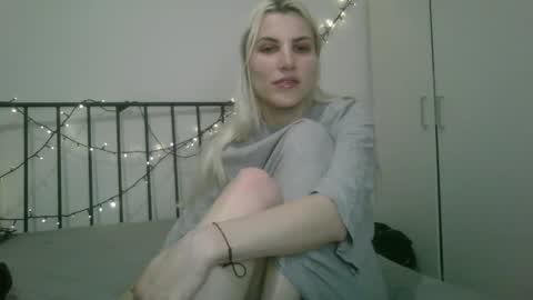 Snapshot of bea_trix77 chatting on January 15, 2025, 9:30 pm Yours sweet Bea 3 online show from January 15, 2025, 9:30 pm