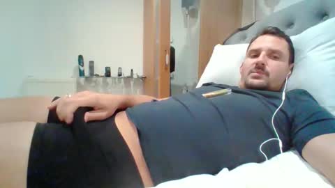 bearboudior online show from November 10, 2025, 4:28 pm