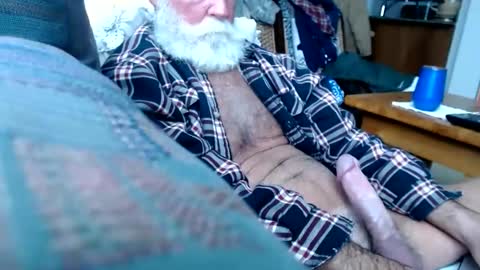 Snapshot of beardbushy chatting on February 16, 2025, 6:54 pm beardbushy online show from February 16, 2025, 6:54 pm