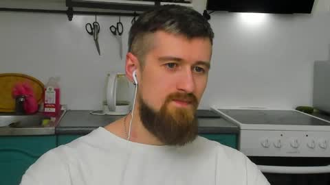 Snapshot of bearded_legend chatting on April 21, 2026, 1:07 am Zeus online show from April 21, 2026, 1:07 am