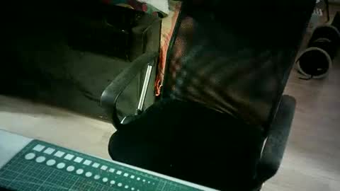 beartsmkr online show from October 8, 2025, 3:04 am