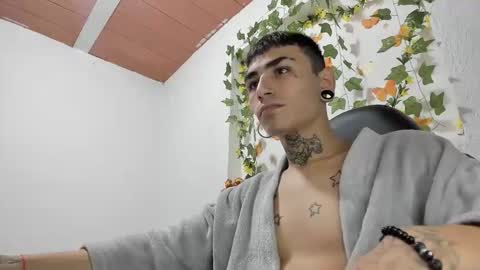 Snapshot of beatandtalk chatting on November 18, 2025, 2:10 pm beatandtalk online show from November 18, 2025, 2:10 pm