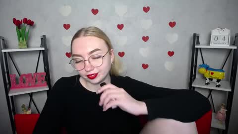 BeatriceFlyy online show from December 4, 2024, 4:05 pm