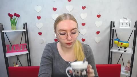 BeatriceFlyy online show from December 18, 2024, 9:14 am