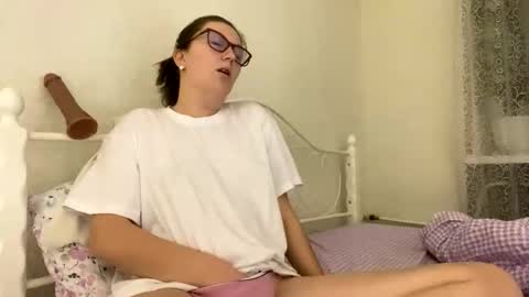 BeatriceTender online show from November 22, 2025, 7:57 pm