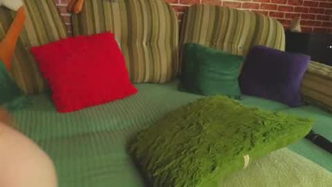 Gina online show from December 17, 2025, 8:42 am