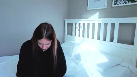 beauty_crown_baby online show from October 19, 2025, 7:42 am
