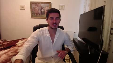 Mia and Jake online show from September 22, 2025, 11:45 am