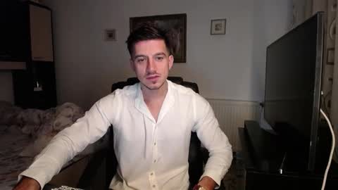 Mia and Jake online show from November 15, 2025, 7:49 am