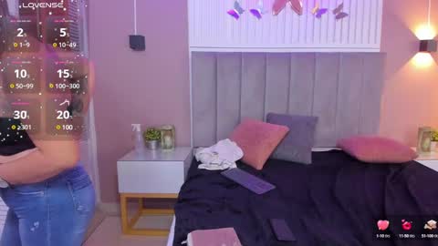 Snapshot of beauty_milf4 chatting on February 3, 2025, 12:58 am Chantall online show from February 3, 2025, 12:58 am