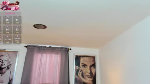 Snapshot of beautyari_ chatting on October 1, 2025, 12:22 pm Ariana Reyes online show from October 1, 2025, 12:22 pm