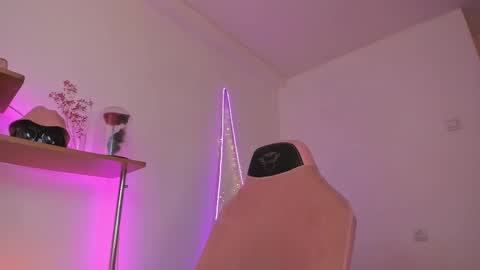 Eliise online show from February 24, 2025, 12:37 pm