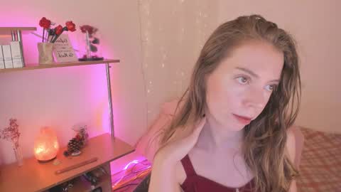 Eliise online show from September 23, 2025, 9:01 am