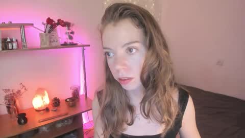 Eliise online show from December 22, 2025, 8:22 am