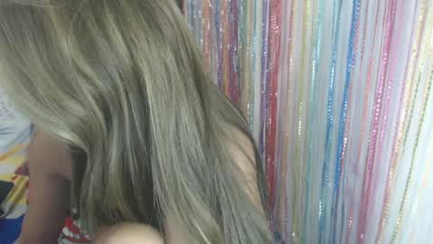 bebelove25 online show from February 5, 2025, 2:08 am