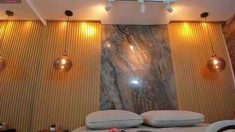 beca online show from December 1, 2025, 11:59 am