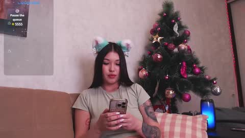 Snapshot of beccahert chatting on January 6, 2025, 1:53 am BeccaHert online show from January 6, 2025, 1:53 am