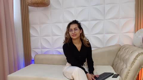 beccamilanni online show from March 5, 2025, 12:44 pm
