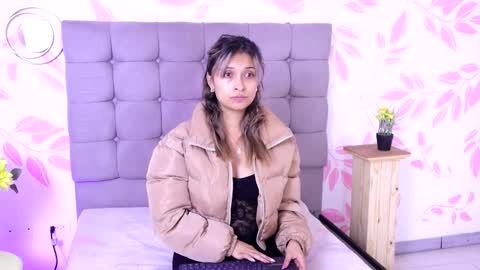 beccamilanni online show from November 5, 2025, 2:17 pm