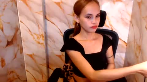 Snapshot of beccamiller22 chatting on August 7, 2026, 1:07 am becca online show from August 7, 2026, 1:07 am