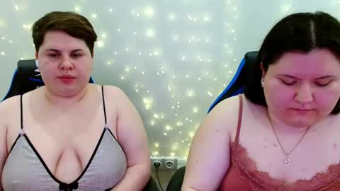 Snapshot of beckyandellen chatting on April 29, 2026, 7:53 pm BeckyAndEllen online show from April 29, 2026, 7:53 pm