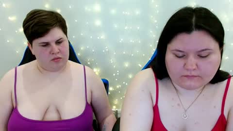 Snapshot of beckyandellen chatting on April 30, 2026, 12:44 pm BeckyAndEllen online show from April 30, 2026, 12:44 pm