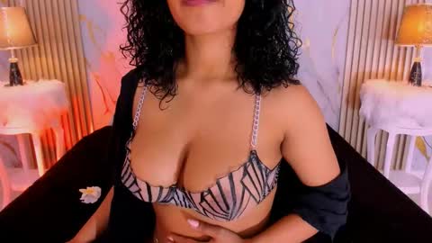 Snapshot of beckyrusso2 chatting on October 25, 2025, 2:13 pm B E C K Y online show from October 25, 2025, 2:13 pm