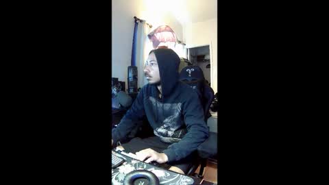 hungnheavy online show from November 16, 2025, 12:44 pm