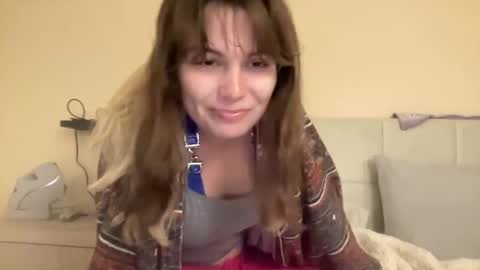 Snapshot of beebeebuzzzzzz chatting on February 17, 2026, 7:38 am beebeebuzzzzzz online show from February 17, 2026, 7:38 am