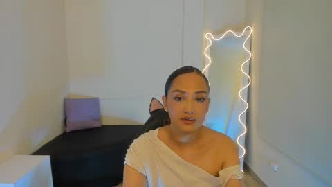 Snapshot of beella_tay1 chatting on September 10, 2025, 1:33 pm BELLA online show from September 10, 2025, 1:33 pm