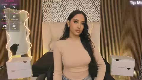 Snapshot of beella_tay1 chatting on October 22, 2025, 1:33 pm BELLA online show from October 22, 2025, 1:33 pm