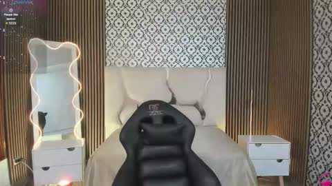 Snapshot of beella_tay1 chatting on October 26, 2025, 12:33 pm BELLA online show from October 26, 2025, 12:33 pm