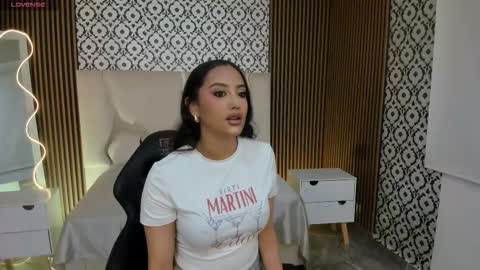 Snapshot of beella_tay1 chatting on October 28, 2025, 2:42 pm BELLA online show from October 28, 2025, 2:42 pm