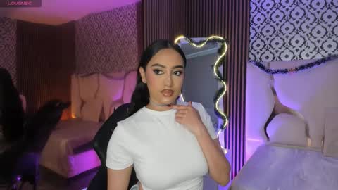 Snapshot of beella_tay1 chatting on November 27, 2025, 1:57 pm BELLA online show from November 27, 2025, 1:57 pm