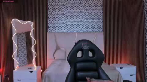 BELLA online show from April 17, 2026, 12:08 pm