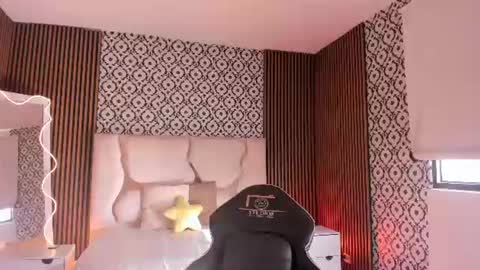 Snapshot of beella_tay1 chatting on June 11, 2026, 12:14 pm BELLA online show from June 11, 2026, 12:14 pm
