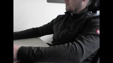 beenee3 online show from March 27, 2026, 7:14 am