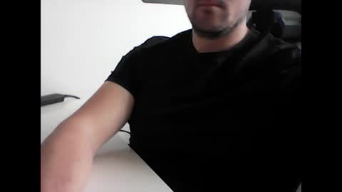 beenee3 online show from April 10, 2026, 6:18 am