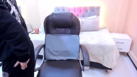 Snapshot of bela_craxkerr chatting on February 24, 2026, 12:36 pm Bela online show from February 24, 2026, 12:36 pm