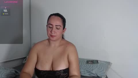 hadid online show from February 8, 2026, 3:54 am