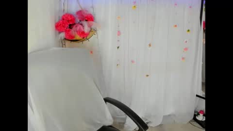 modelo independiente online show from April 16, 2026, 10:01 pm