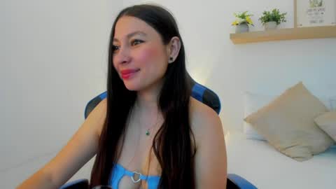 Snapshot of bella_99x chatting on July 3, 2026, 12:00 pm Bel 3 online show from July 3, 2026, 12:00 pm